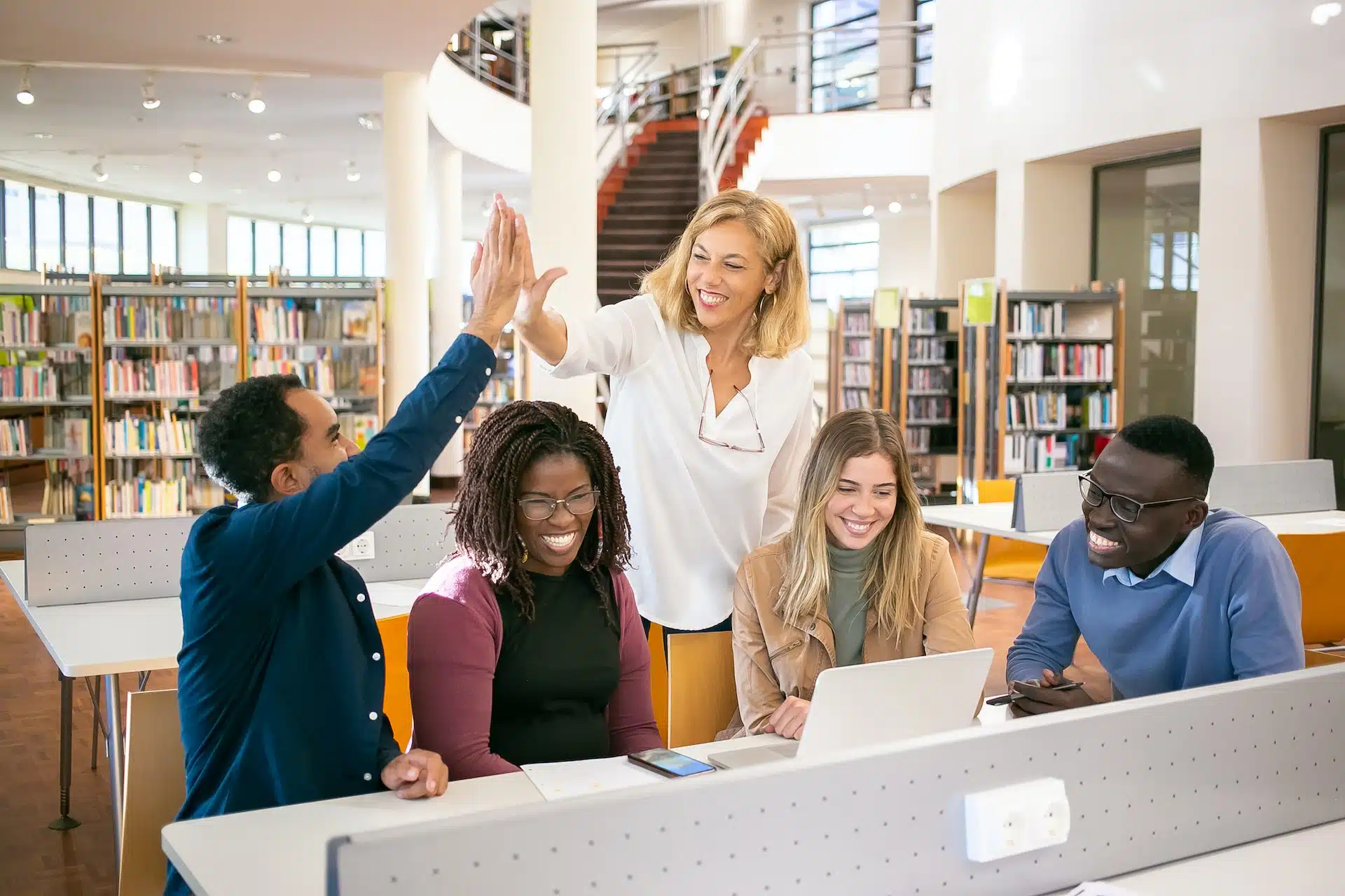 Leia mais sobre o artigo Aumente o desempenho de sua empresa melhorando a motivação da equipe