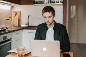 Leia mais sobre o artigo Como fazer a gestão de equipes em trabalho remoto?